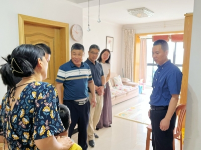 双节慰问，，，，，，，情暖人心！尊龙凯时科技党支部走访慰问结对助扶对象